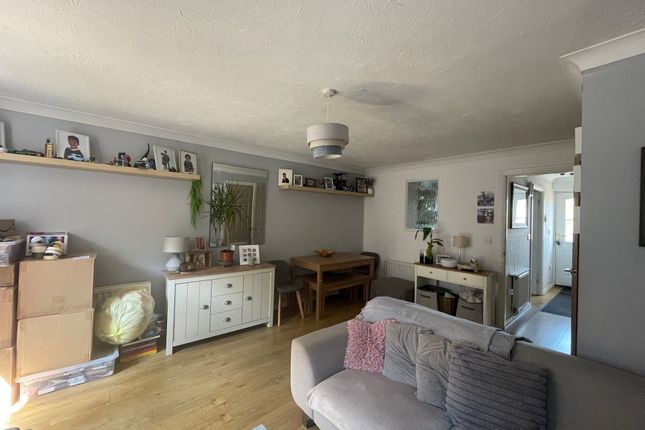 6 Puffin Close, Torquay photo 2