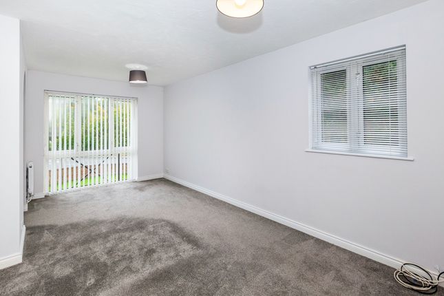 23, Parry Drive, Weybridge photo 4