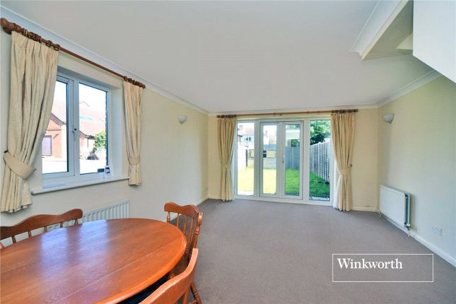 4, The Retreat, Worcester Park photo 2
