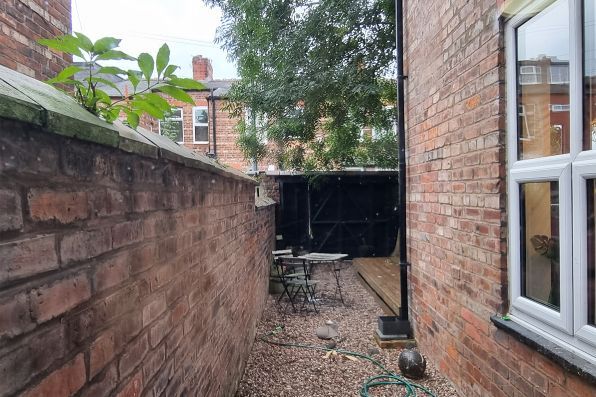 Terraced house to rent in Princess Road, Manchester