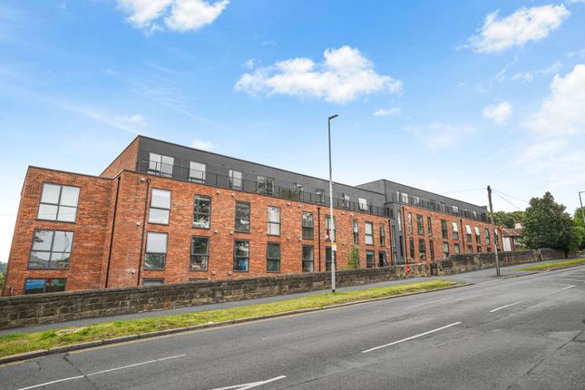 Thumbnail Flat to rent in Stonegate Road, Leeds