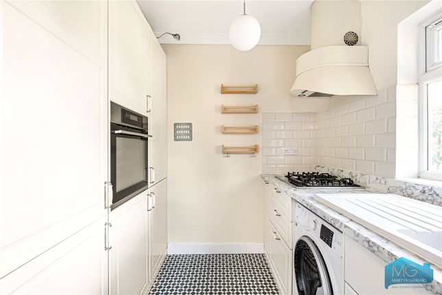 Ground Floor Flat, 393, Long Lane, London photo 2