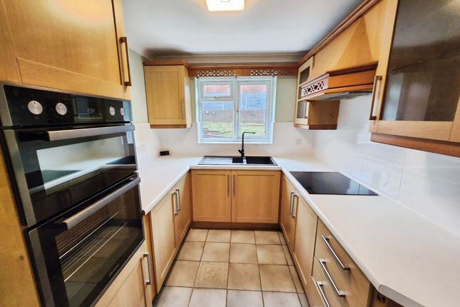 6, Buchan Close, Nuneaton photo 4