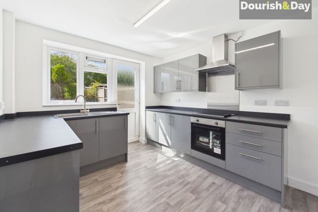 9 Byron Close, Stafford photo 2