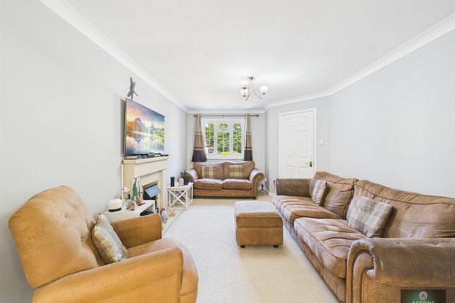 7, Tinsley Close, Crawley photo 2