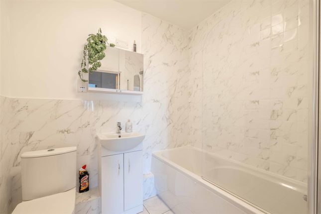 104, Aspects Court, Slough photo 2