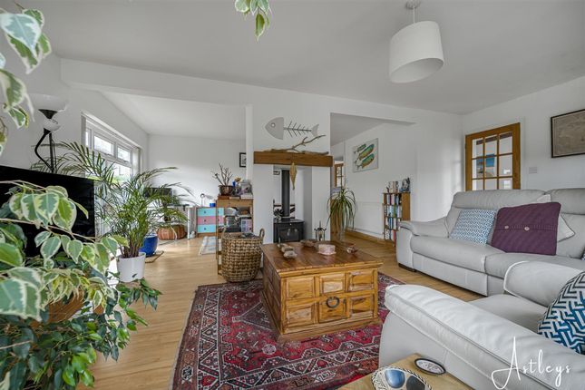 16 The Paddock, Swansea photo 2