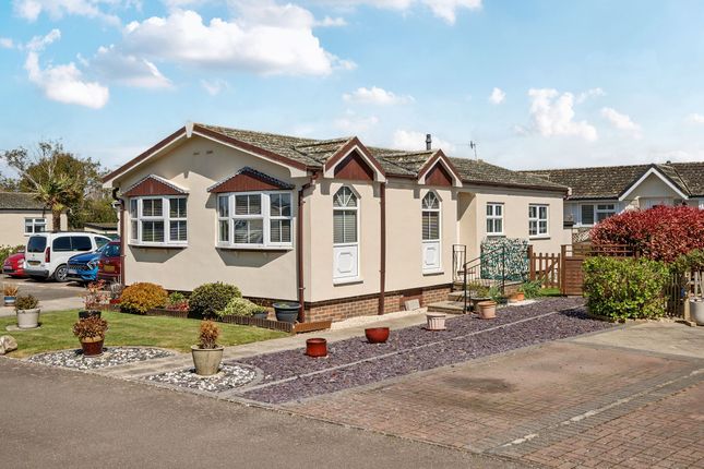 2-bed caravan on 60 Oaktree Close, Bognor Regis, £215,000
