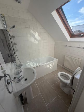 chigwel road, london photo 4