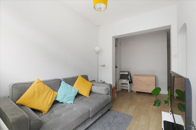 Flat for sale in Wadham Road, Putney, London