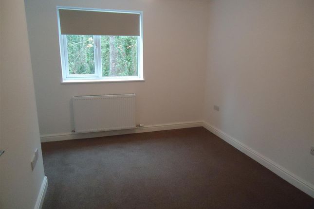 Flat 5, 23a, Willow Drive, Llanmartin photo 5