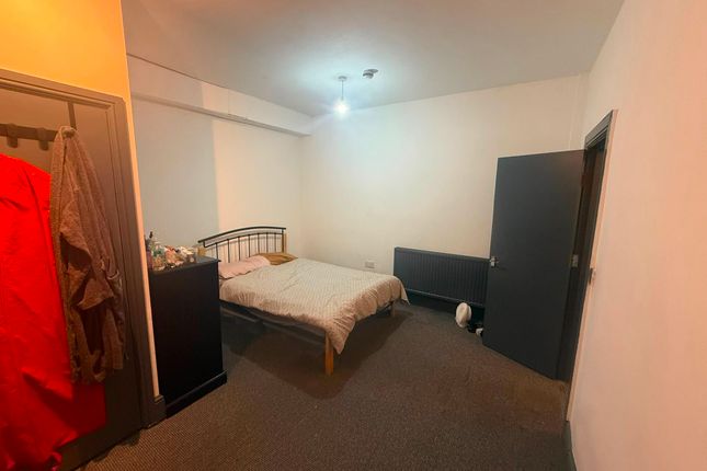 19 Trentham Avenue, Leeds photo 4