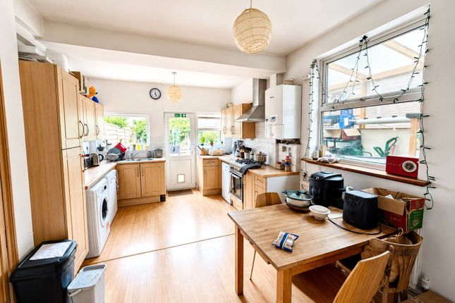 9, Limes Grove, London photo 2