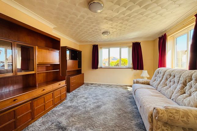15, Waterland Close, Great Yarmouth photo 2