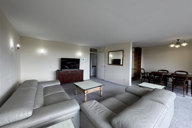 2-bed house on Flat 11, 133, Finchley Road, London, £3,200/mo