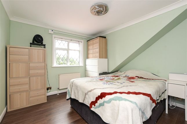 Buckles Way, Banstead photo 4