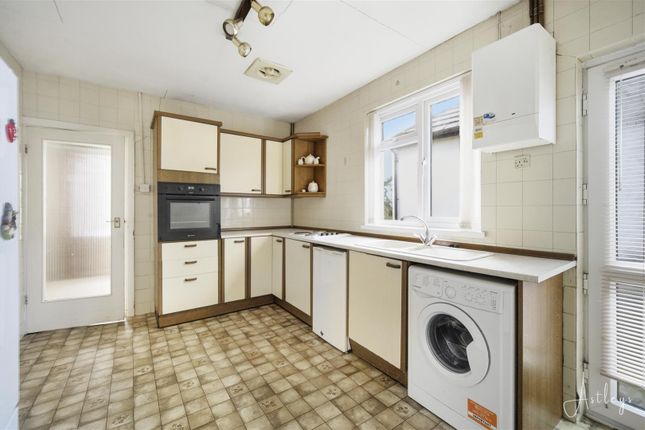 11, Woodside Close, Swansea photo 4