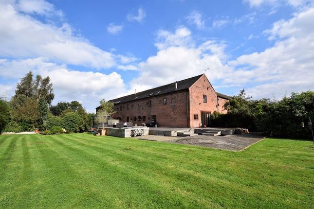 Thumbnail Barn conversion for sale in London Road, Holmes Chapel, Crewe