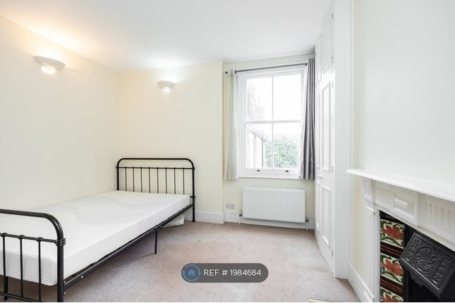 Flat to rent in Latchmere Road, London