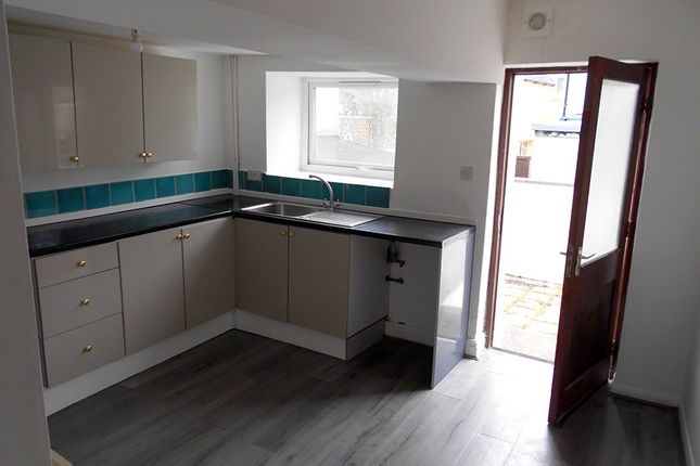 3 Henry Street, Holyhead photo 5