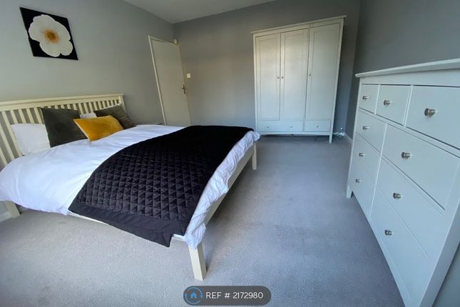 Flat to rent in Hillside Court, Leeds