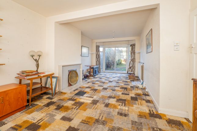 30, Seymour Avenue, Morden photo 2