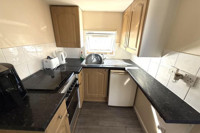8, Love Lane Park, Rugeley photo 2