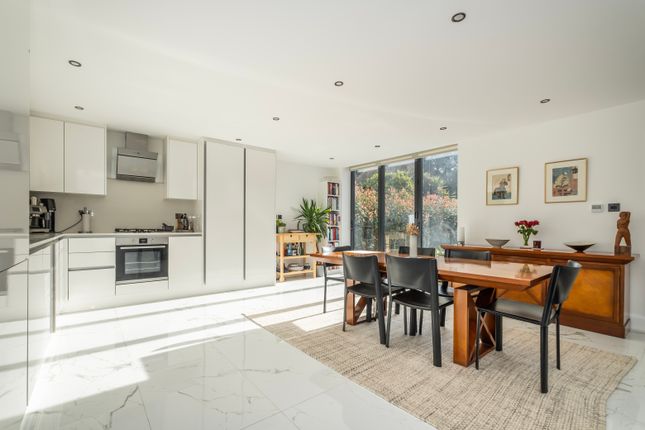 Flat for sale in Brondesbury Park, London