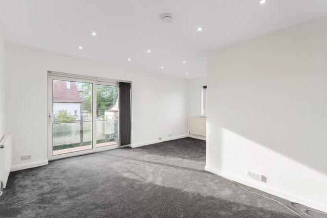9, Brentwood Court, Leeds photo 2
