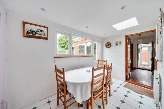 Orchard Close, Dunstable photo 4