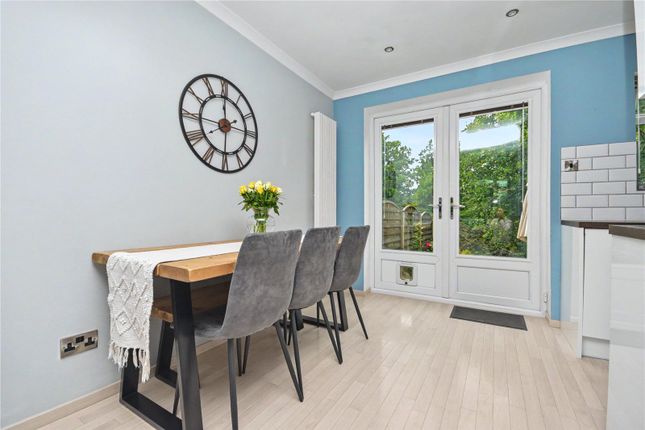 37, Woodhill Crescent, West Yorkshire photo 3