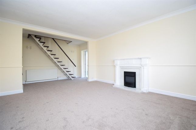 Hawthorne Close, Wakefield photo 3