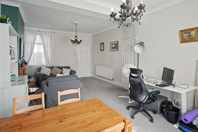 31, Garden Street, Caerphilly photo 4