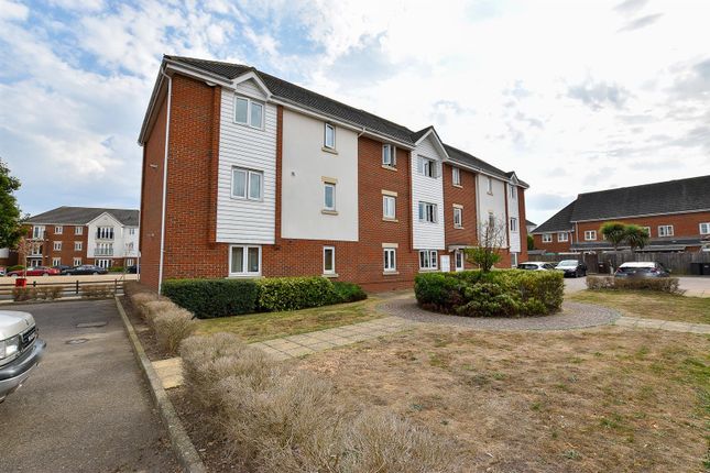 Thumbnail Flat for sale in Ingram Close, Larkfield, Aylesford
