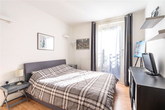 Flat 17, 22, Mountearl Gardens, London photo 2