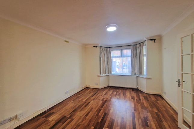 5, Ennismore Avenue, Greenford photo 4