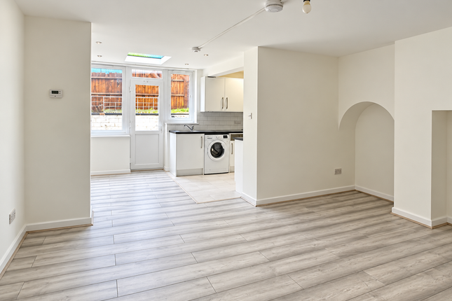 28 Dagnall Park, Selhurst Park photo 2
