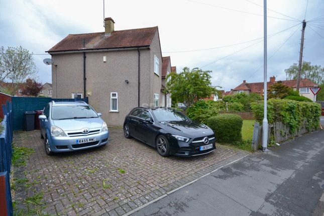 2, Hazel Crescent, Reading photo 4