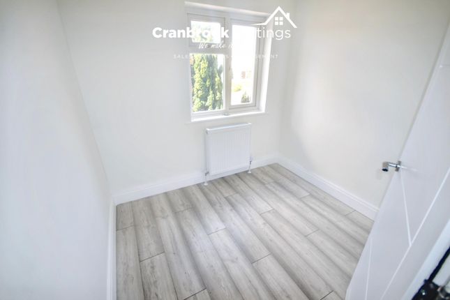 6, Spearpoint Gardens, ILFORD, IG2 7SX photo 5