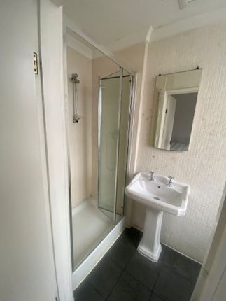 R-17, 40 London road, Londo, Wembley photo 2