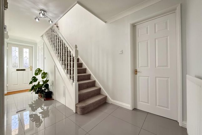 9, Oakley Drive, Loughborough photo 2