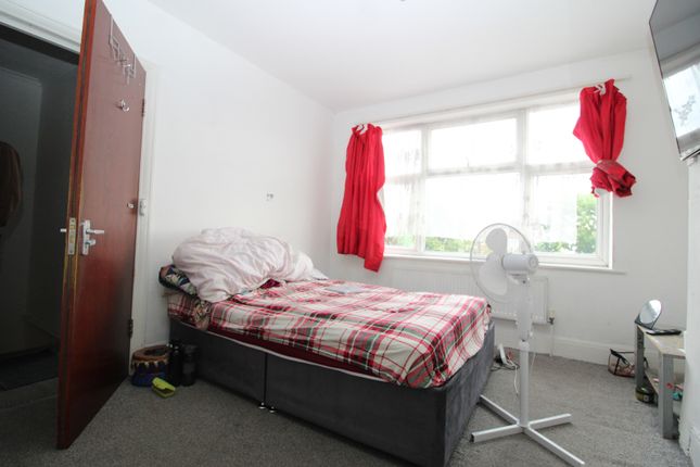 626, North Circular Road,, London photo 3