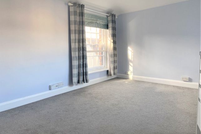 Flat 4, 16 South Street, Dorking photo 3