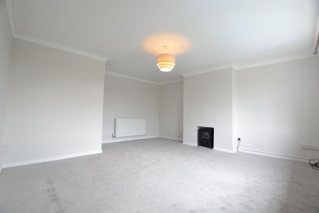 12, Woodhill Drive, Wolverhampton photo 3