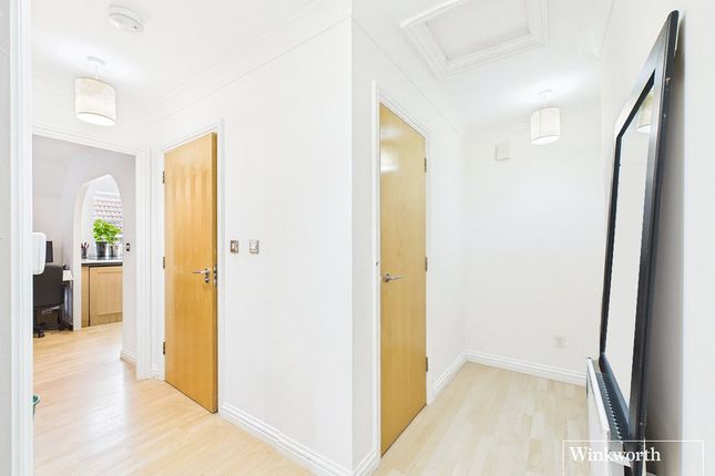 Flat 24, Maddison Court, 145, Great North Way, London photo 2