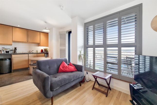 Flat for sale in Forest Lane, London