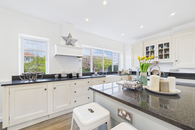 Kitchen (2)