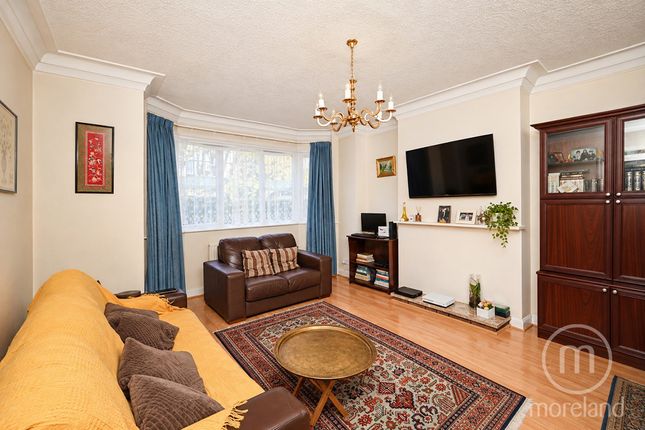 25, Garrick Avenue, London photo 2