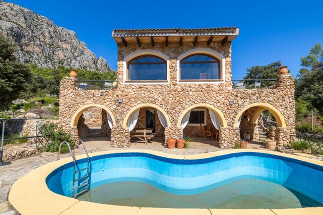 Villa for sale in Spain, Mallorca, Puigpunyent