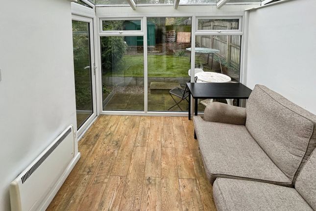 27, Pencarrow Close, Manchester photo 4